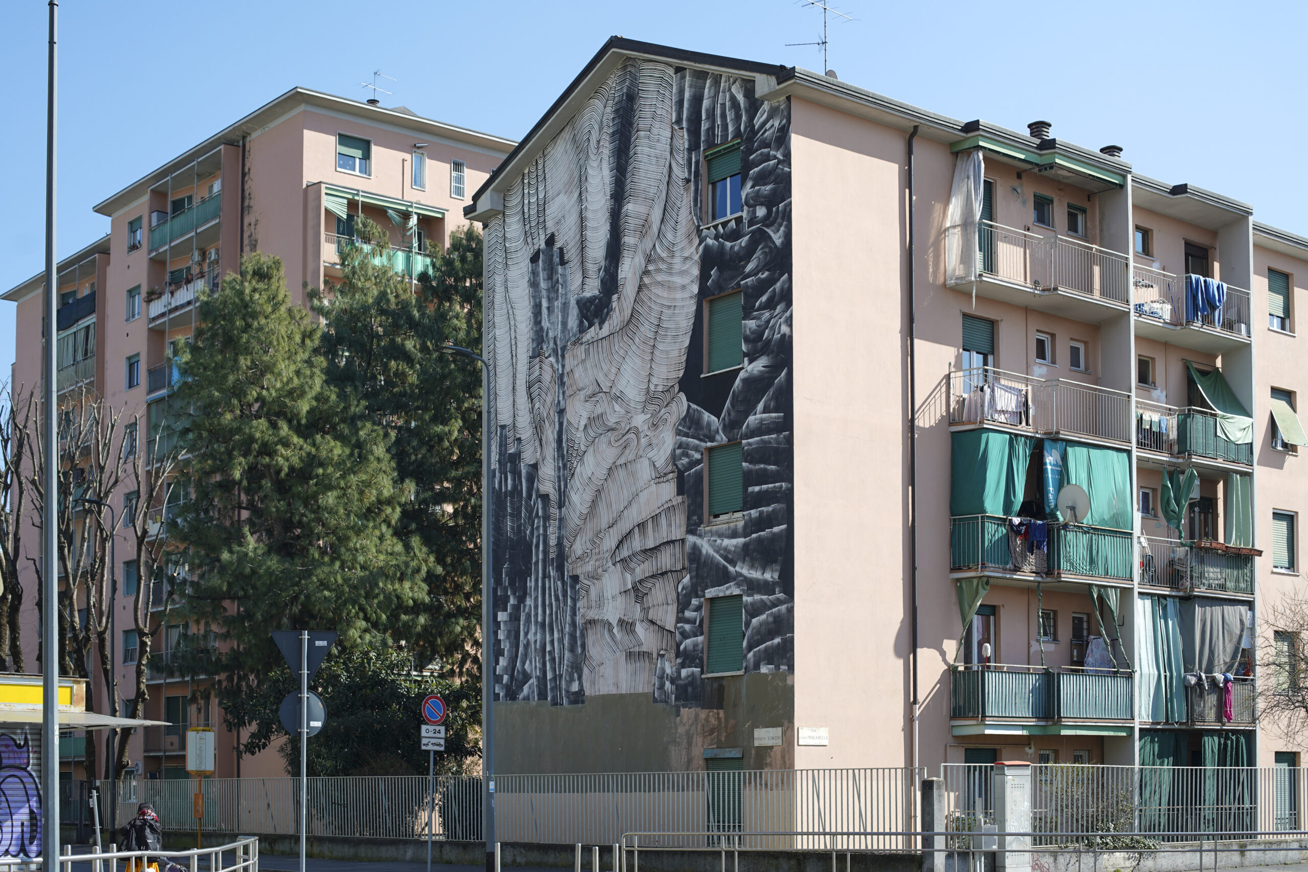 Quarto Oggiaro_Via Simoni 3, angolo via Pascarella _Progetto Chained artista Jacopo Ceccarelli, in arte 2501_003