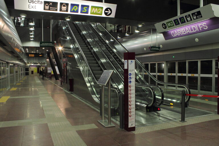 Linea_5_lilla_-_metropolitana_di_Milano_-_Stazione_Garibaldi